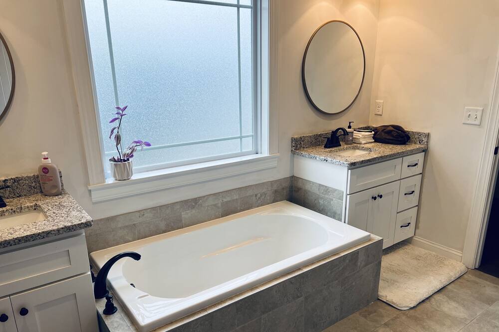 Photo of Bathroom in Gordonsville