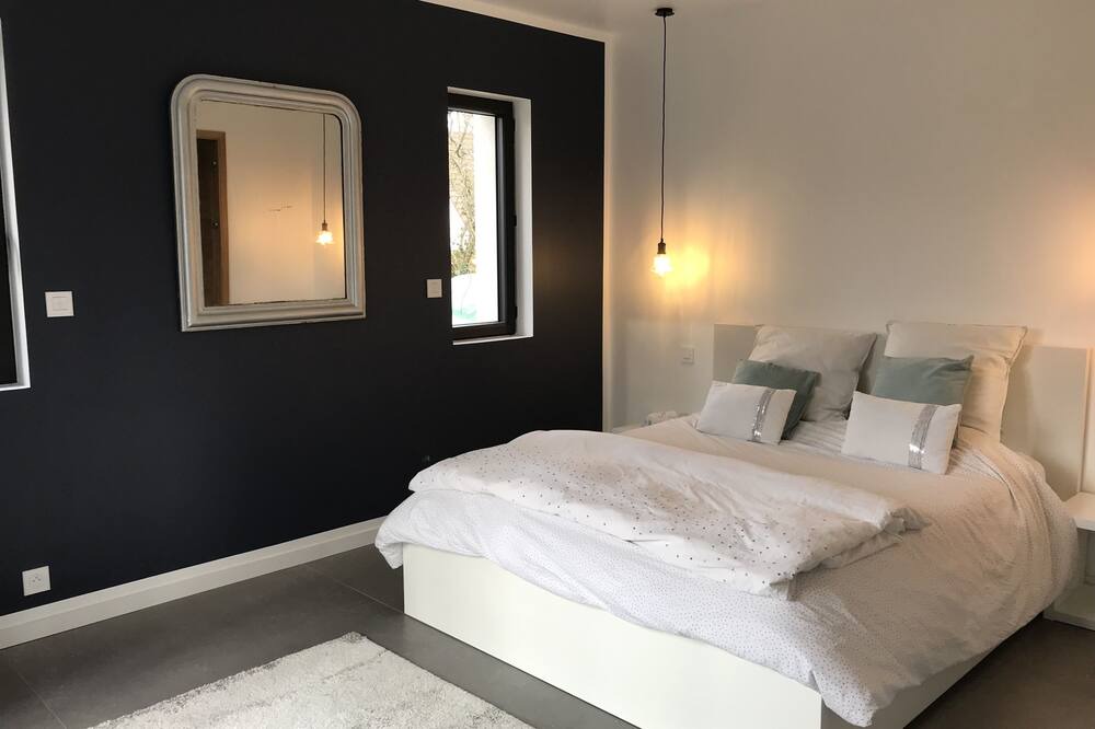 Photo of Bedroom in Les Essarts-le-Roi
