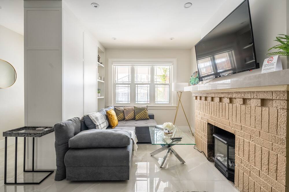 Photo of Livingroom in Mount Pleasant East