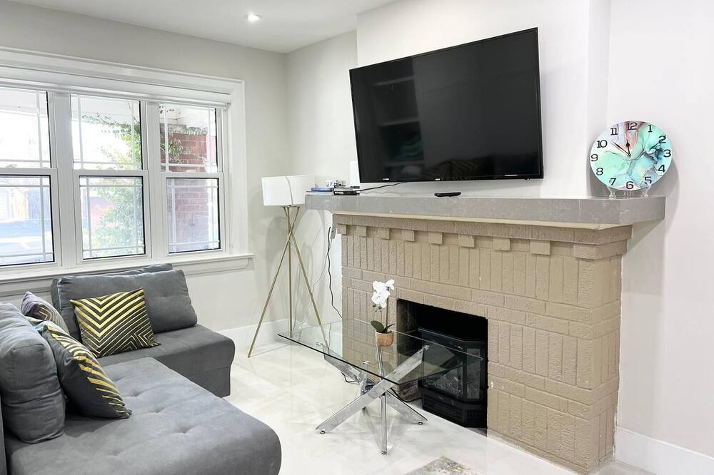 Photo of Livingroom in Mount Pleasant East