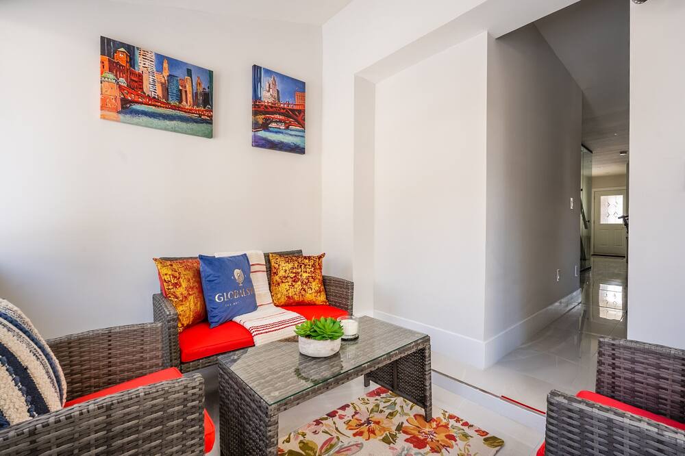 Photo of Livingroom in Mount Pleasant East