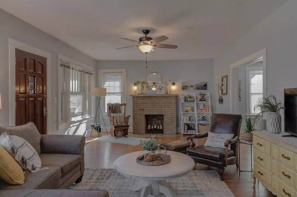 Photo of Livingroom in Joplin