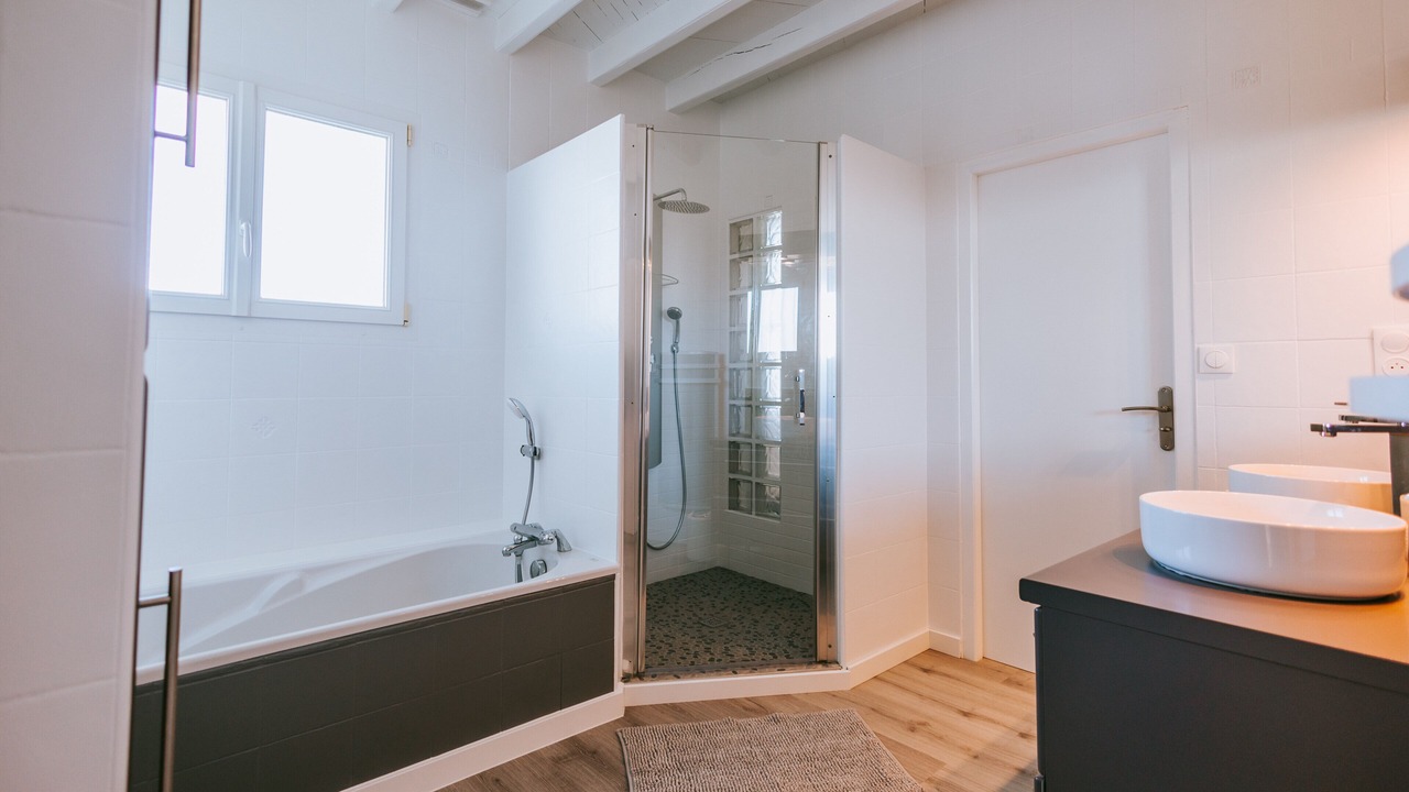 Photo of Others in Begaar