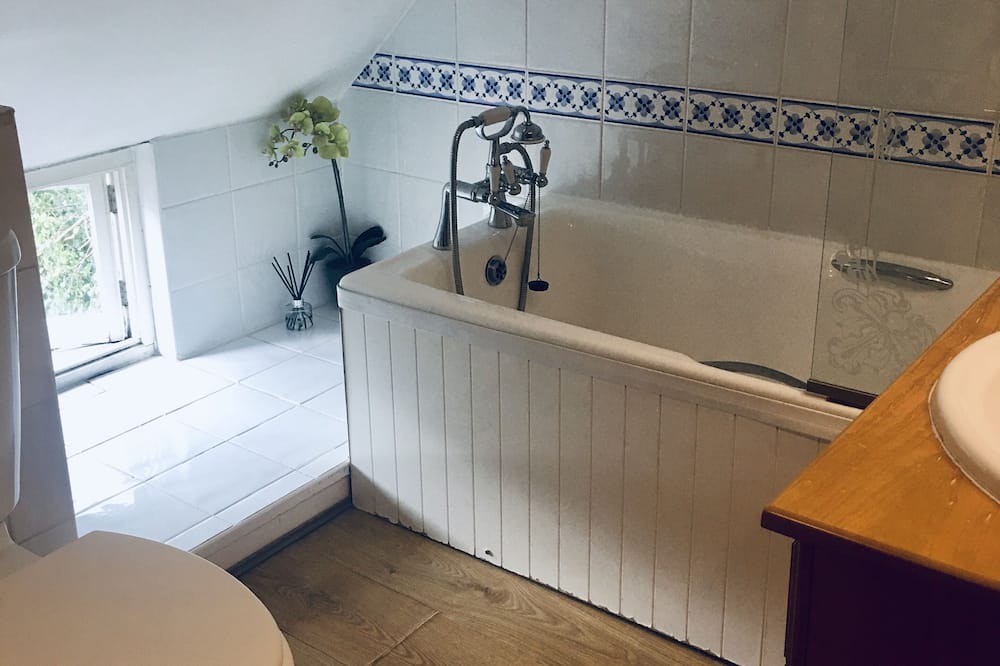 Photo of Bathroom in Shere