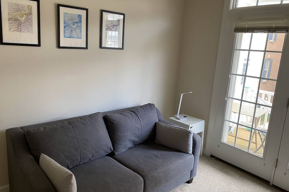 Photo of Livingroom in Gaithersburg