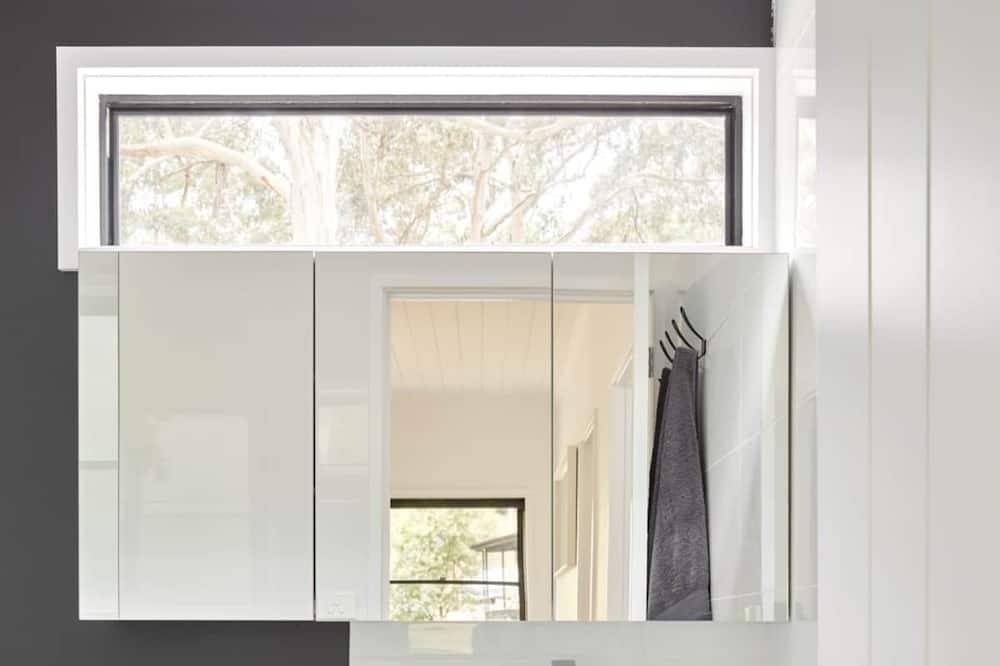 Photo of Bathroom in Benwerrin