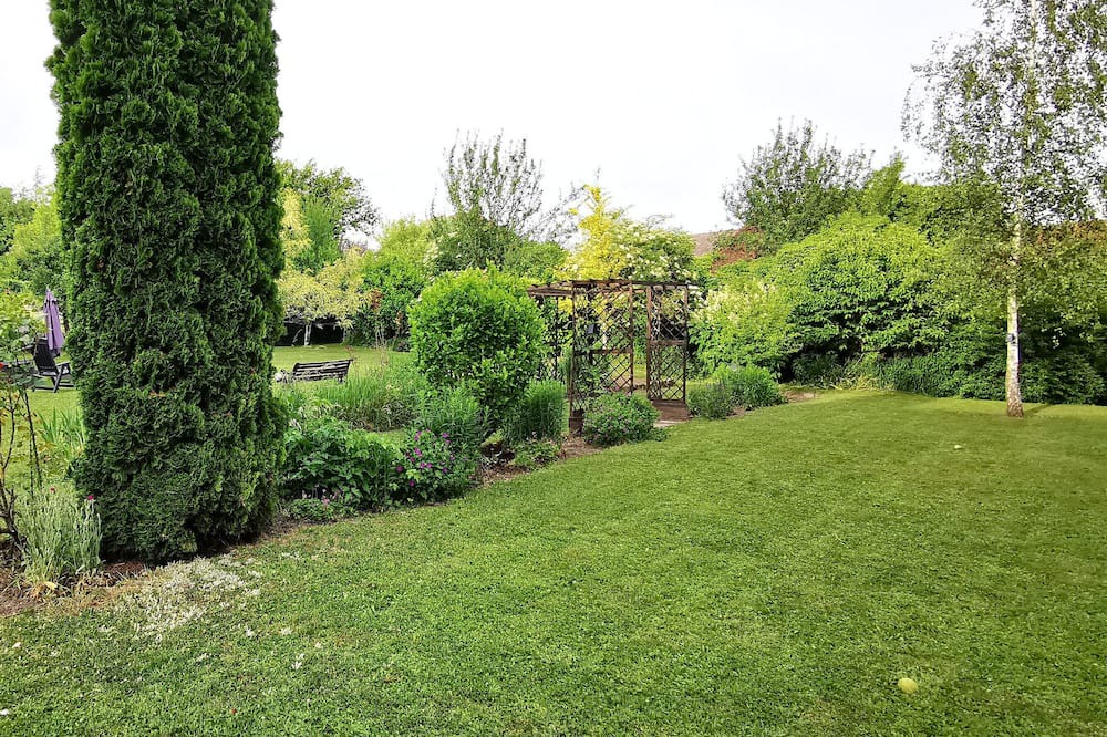 Photo of Outdoor in Melay