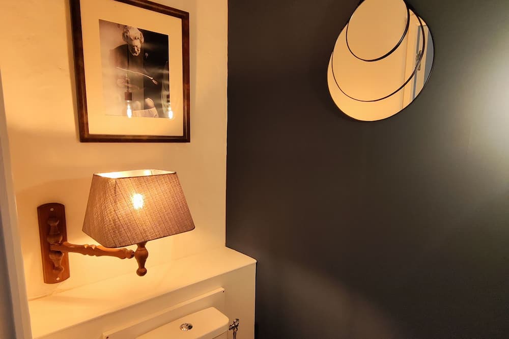 Photo of Bathroom in Melay