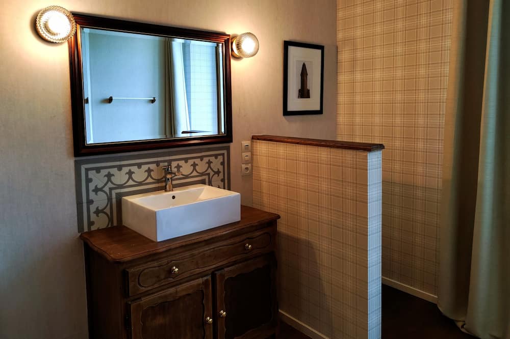 Photo of Bathroom in Melay