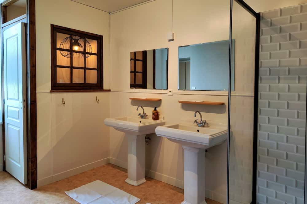 Photo of Bathroom in Melay