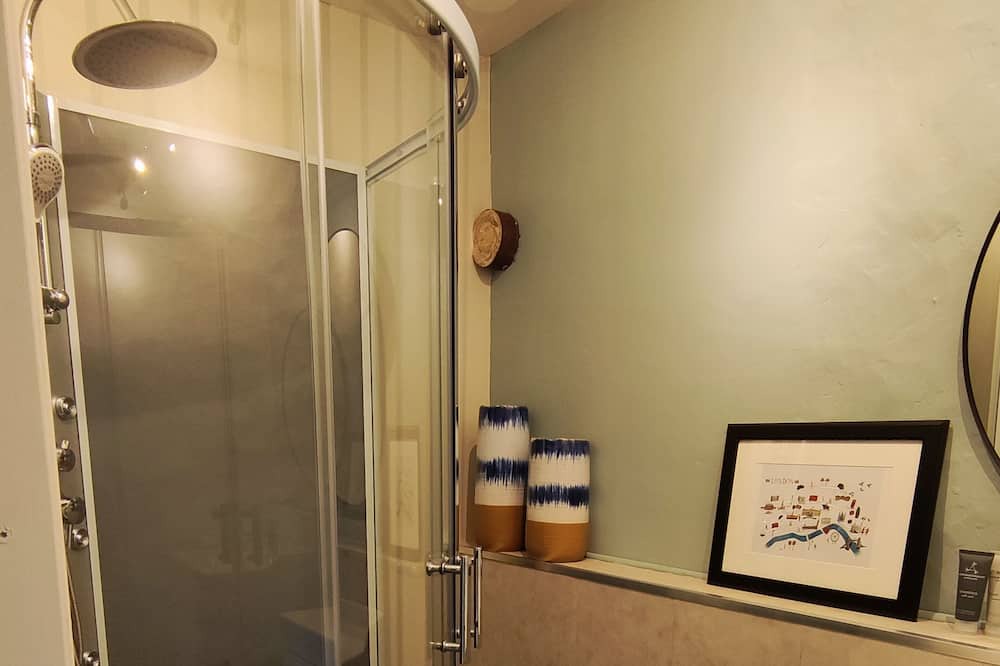 Photo of Bathroom in Melay