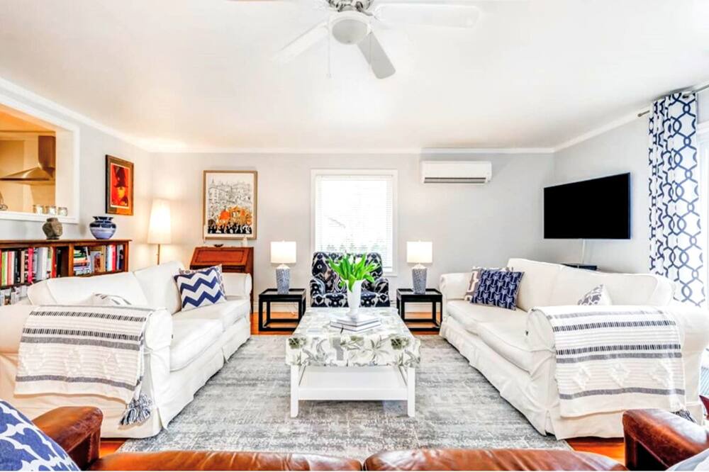 Photo of Livingroom in Picton