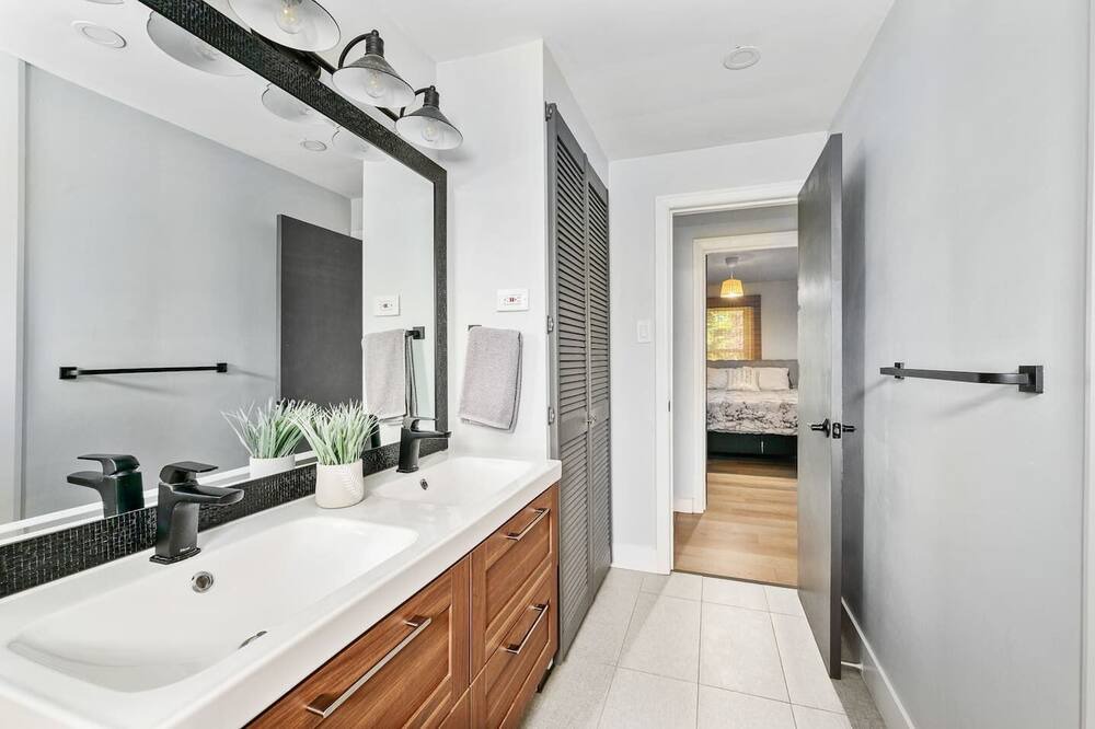 Photo of Bathroom in Byron