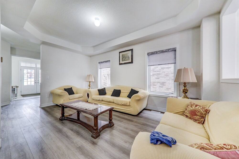 Photo of Livingroom in Oshawa