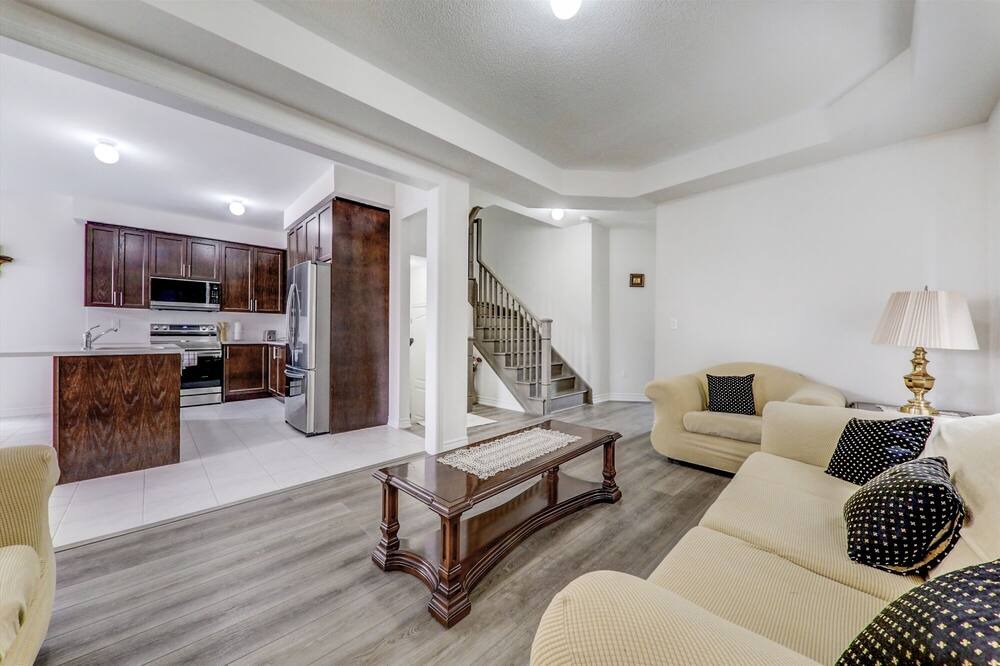 Photo of Livingroom in Oshawa