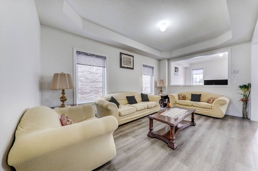 Photo of Livingroom in Oshawa