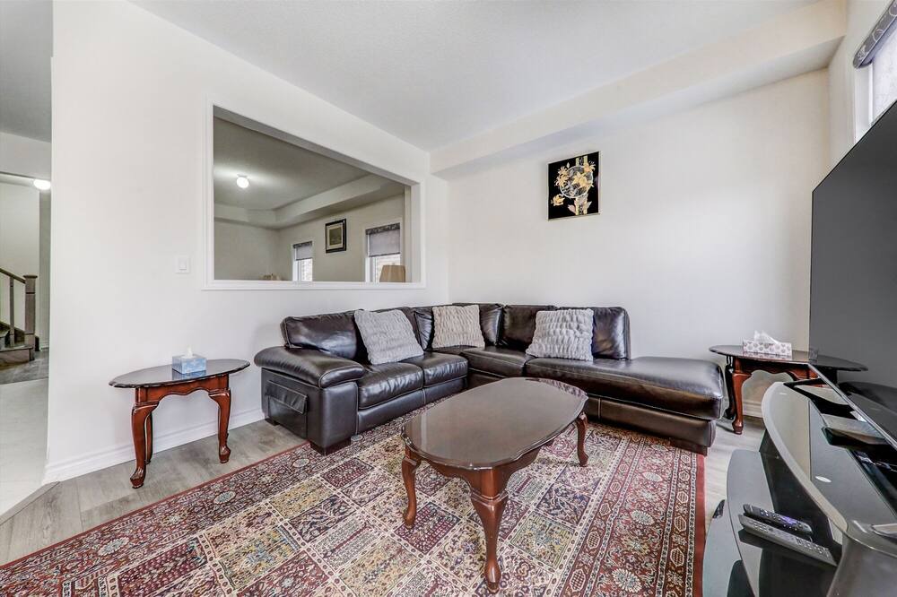 Photo of Livingroom in Oshawa