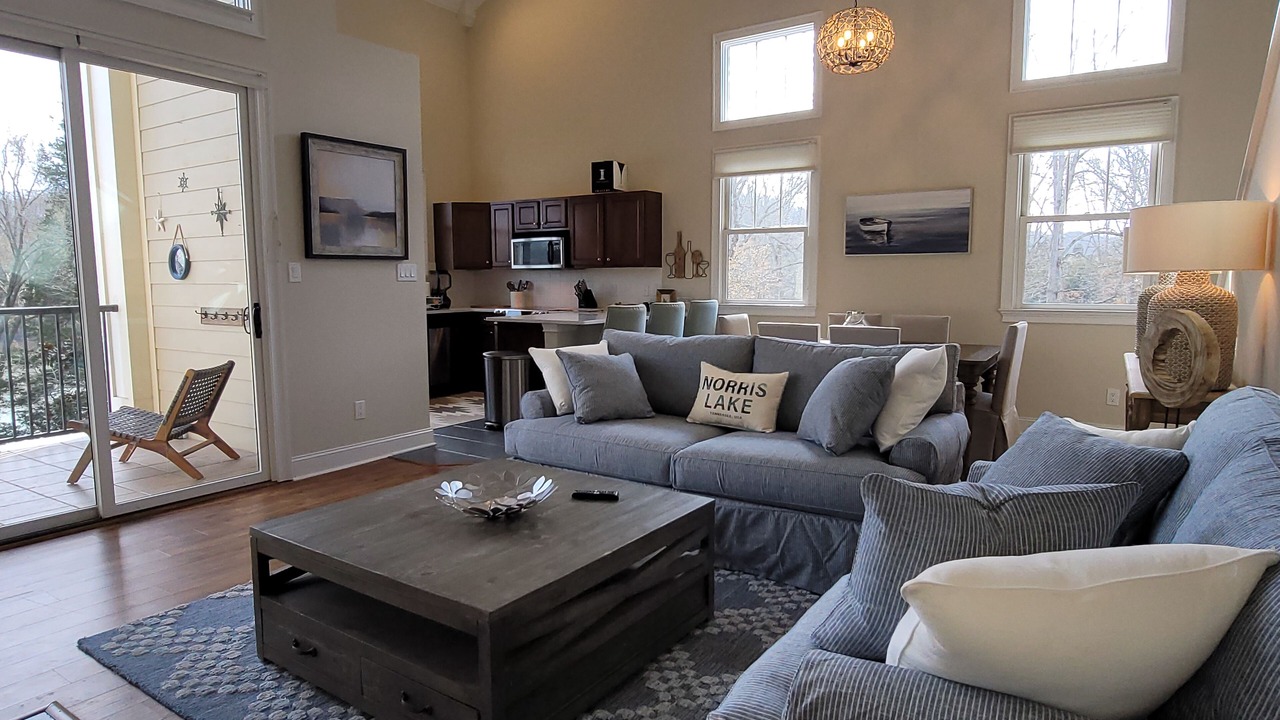 Photo of Livingroom in Andersonville