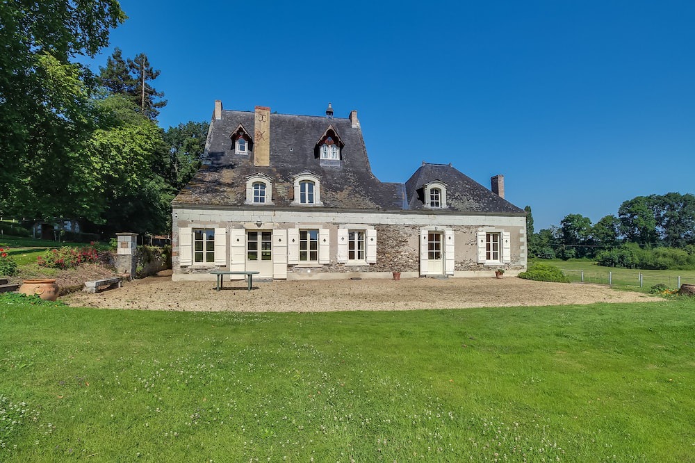 Photo of Outdoor in Montreuil-Juigne