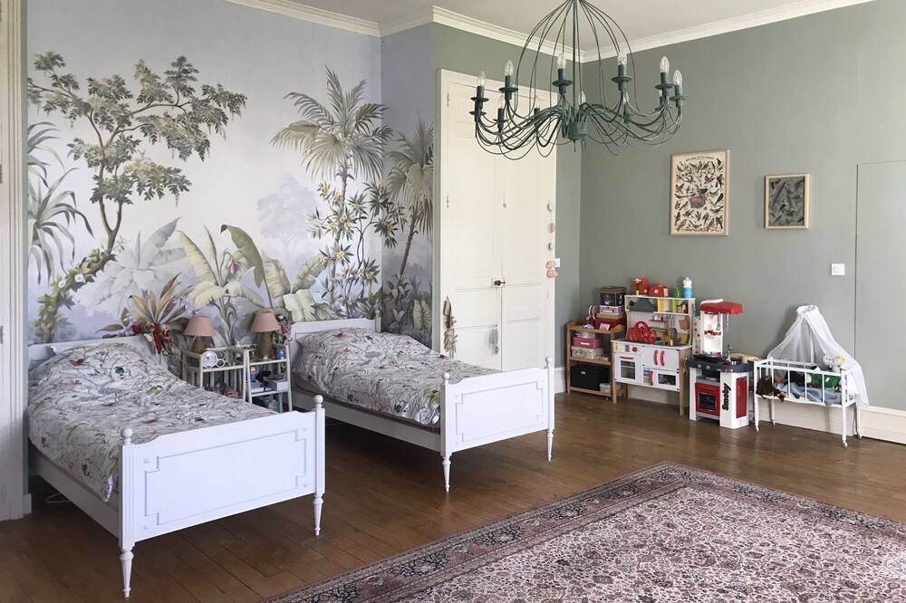 Photo of Bedroom in Montreuil-Juigne