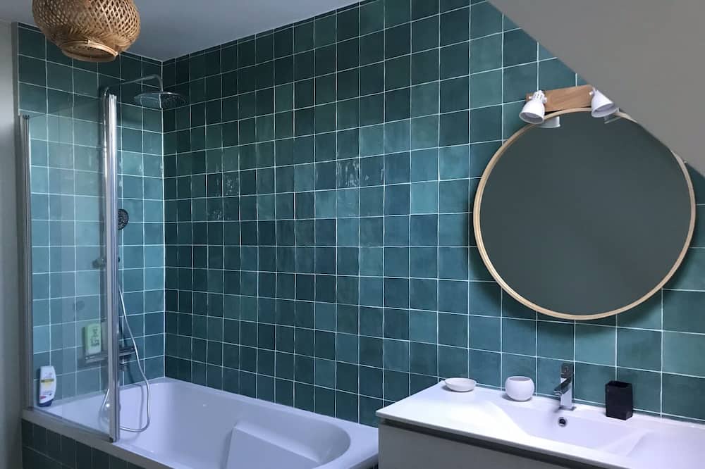 Photo of Bathroom in Montreuil-Juigne
