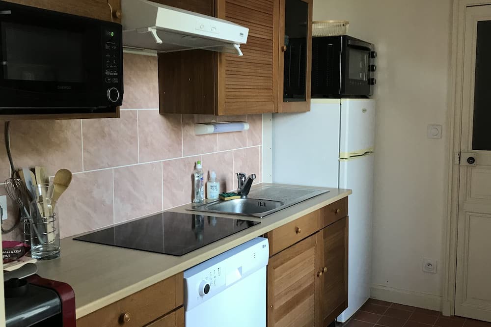 Photo of Kitchen in Montreuil-Juigne