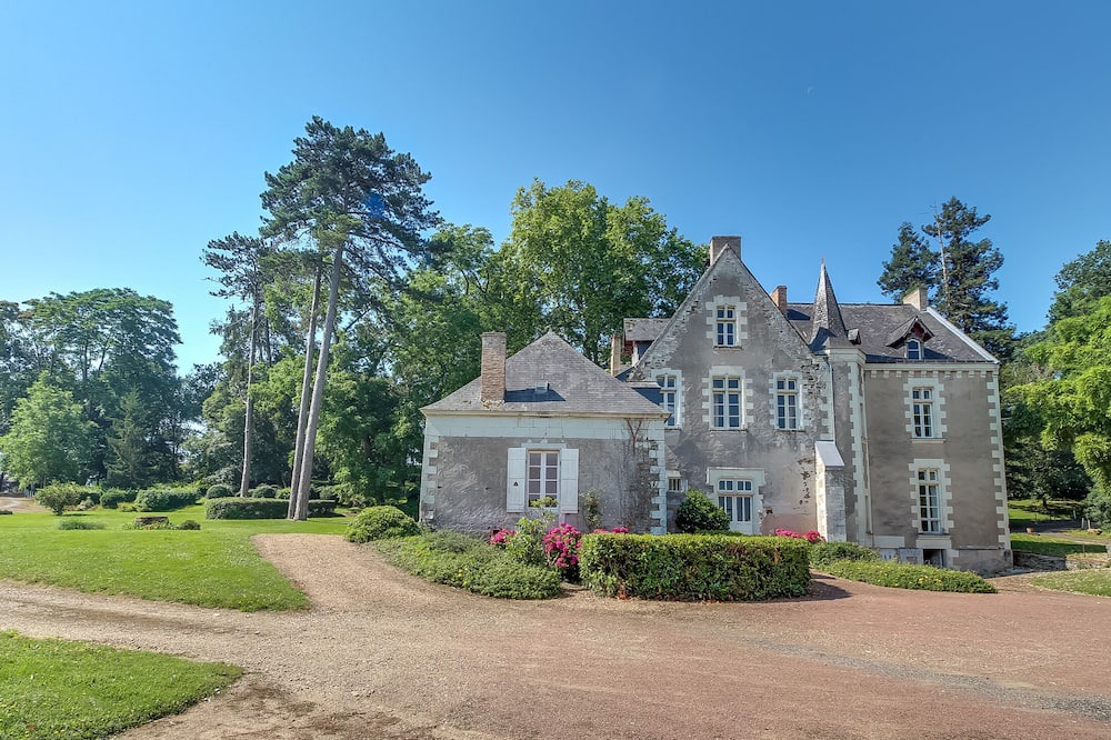 Photo of Outdoor in Montreuil-Juigne