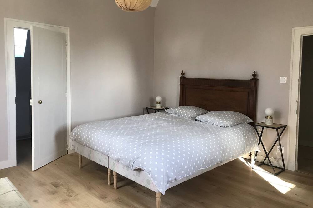 Photo of Bedroom in Montreuil-Juigne