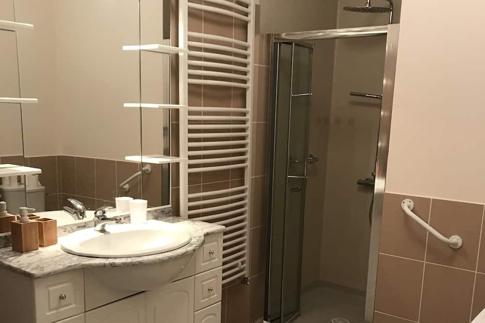 Photo of Bathroom in Montreuil-Juigne