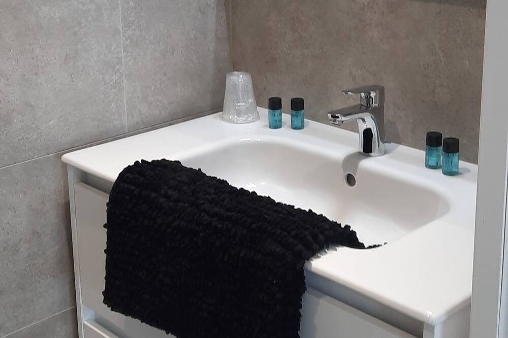 Photo of Bathroom in Saint-Benoit-des-Ondes