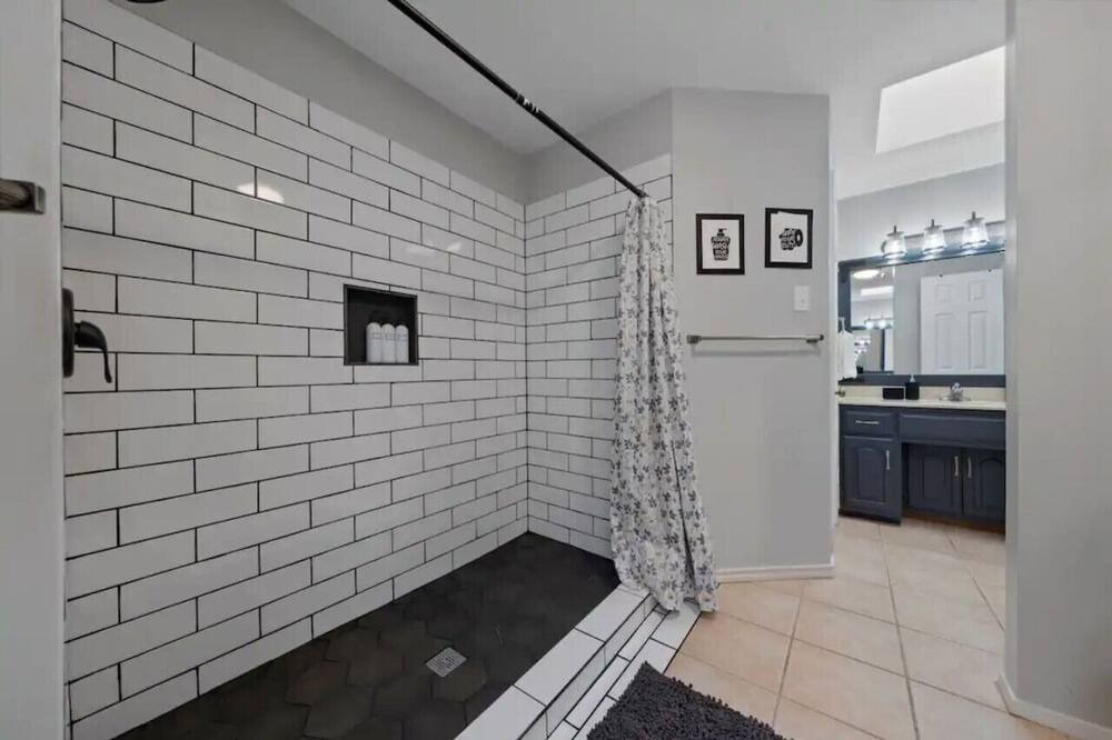 Photo of Bathroom in Hewitt