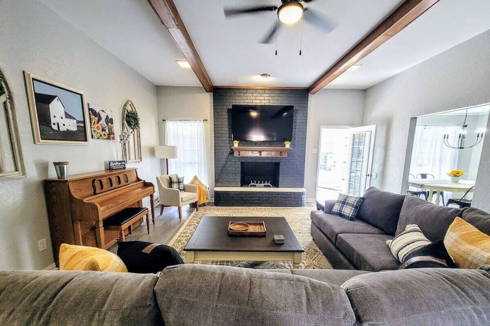 Photo of Livingroom in Hewitt