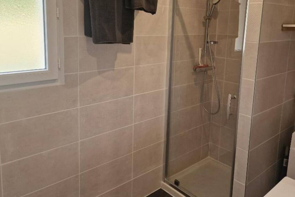 Photo of Bathroom in Alba-la-Romaine