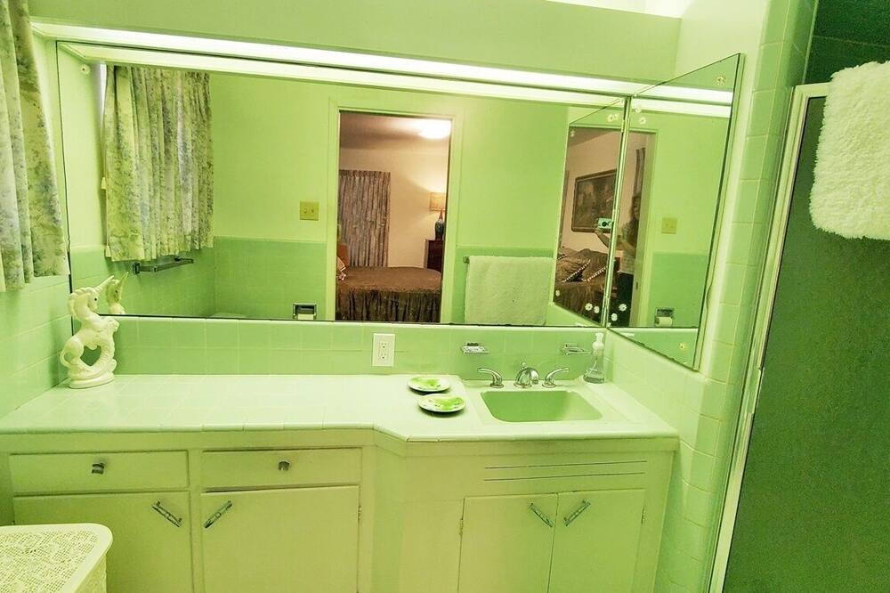Photo of Bathroom in Shearer Hills - Ridgeview