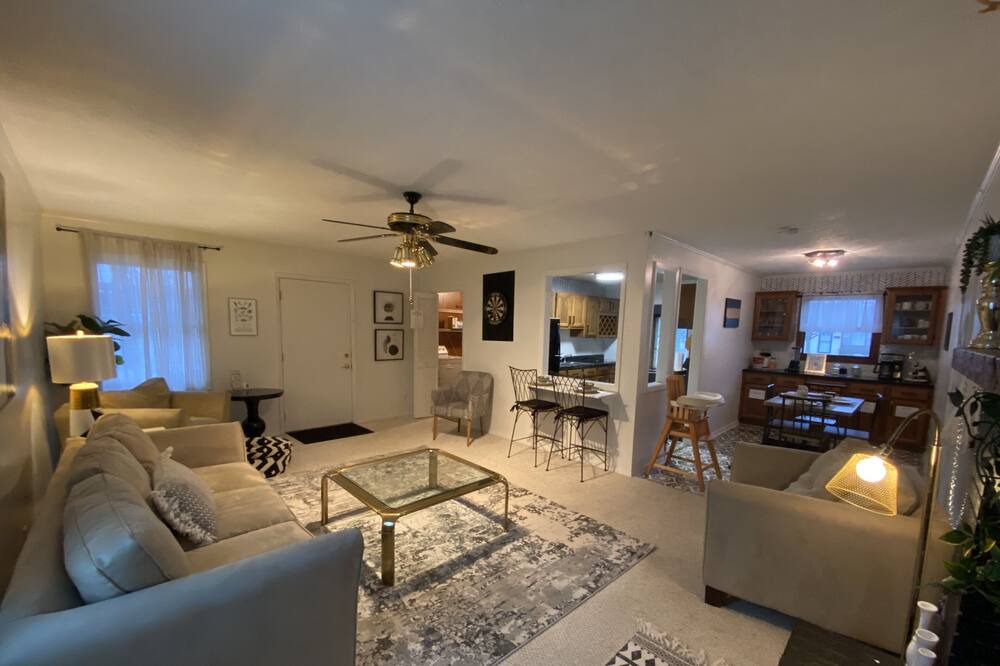 Photo of Livingroom in Bloomington