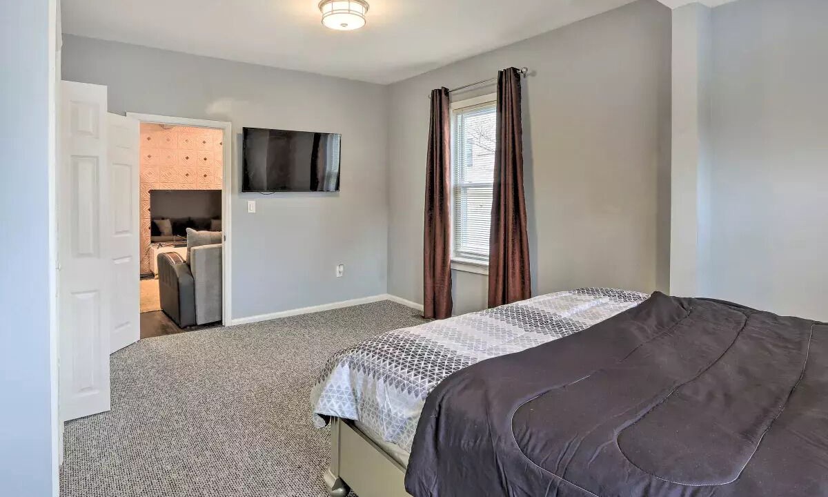 Photo of Others in Linden