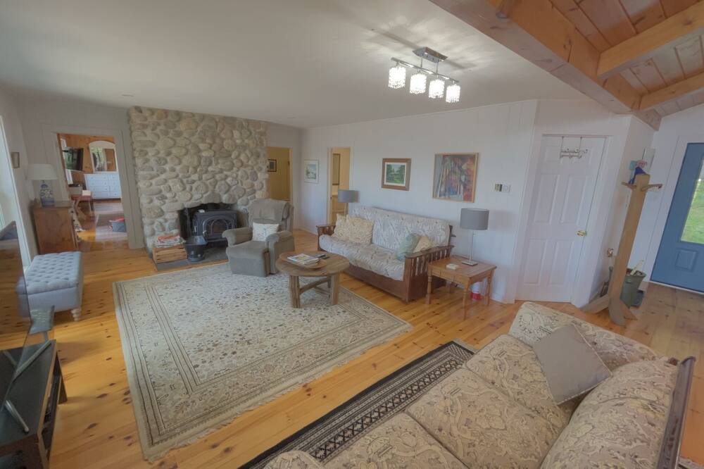 Photo of Livingroom in Rideau Lakes