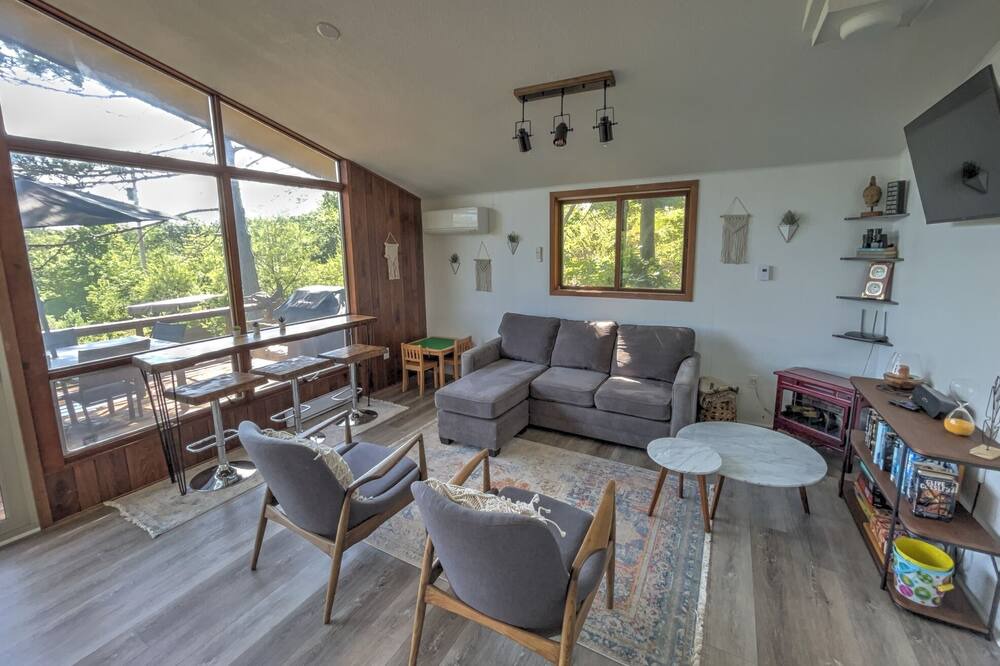 Photo of Livingroom in Tay Valley