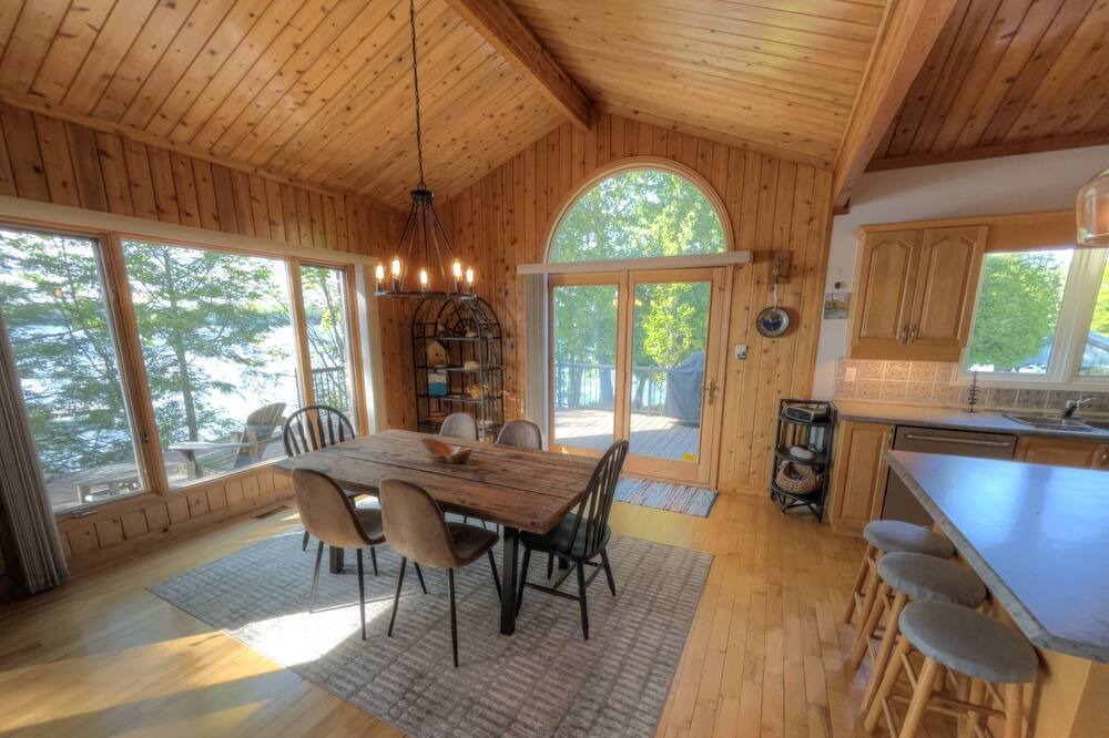 Photo of Livingroom in Rideau Lakes