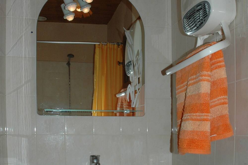 Photo of Bathroom in Chatres