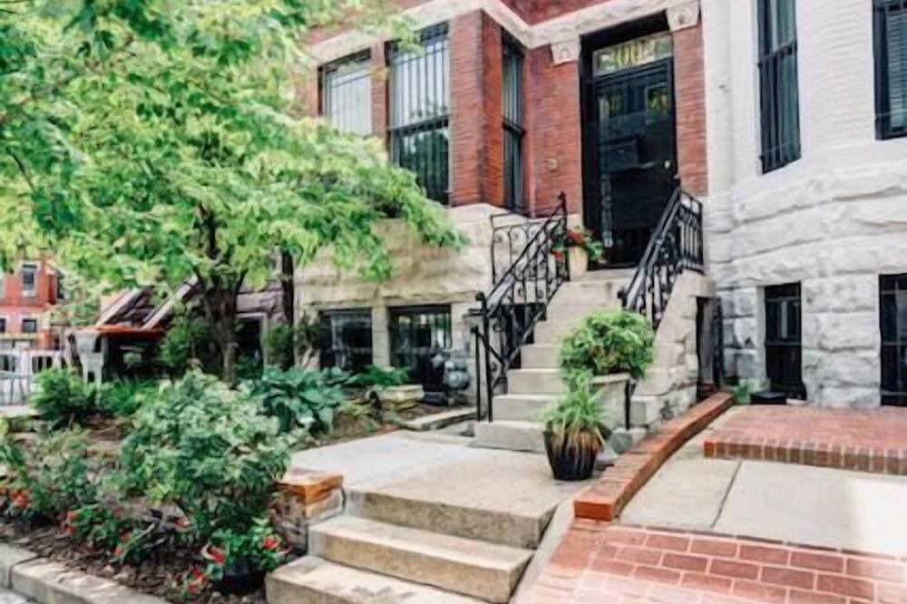 Photo of Outdoor in U Street Corridor
