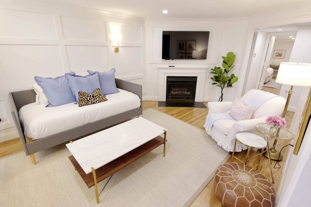 Photo of Livingroom in U Street Corridor