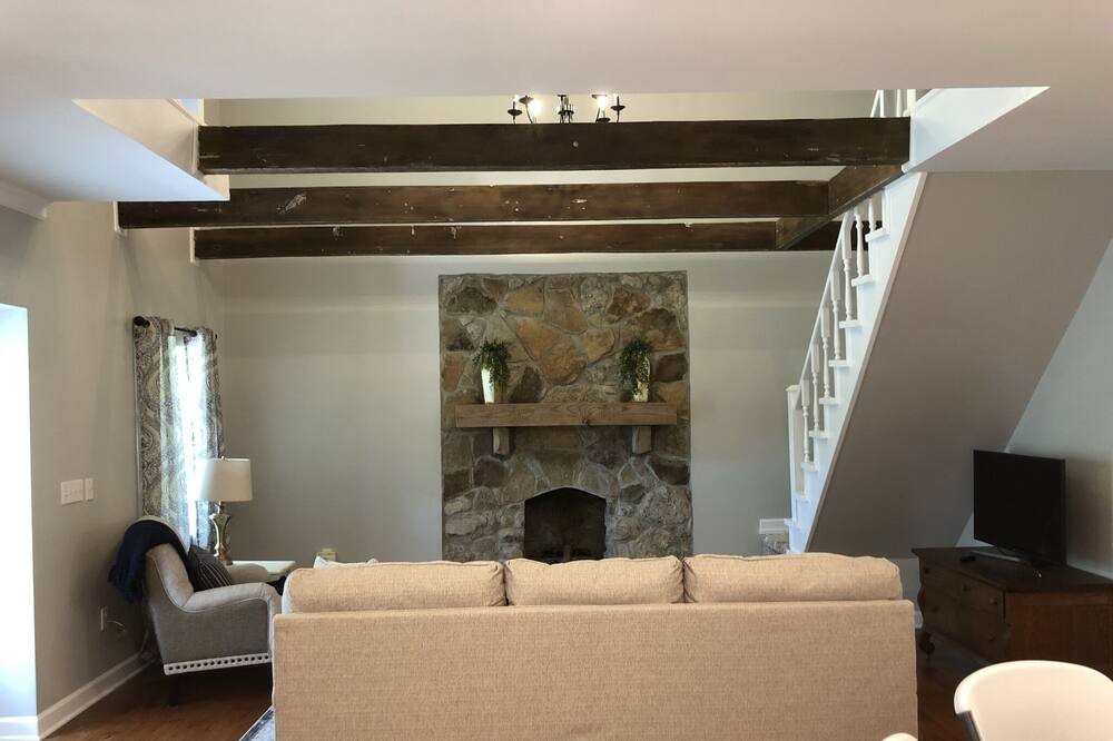 Photo of Livingroom in Tompkinsville