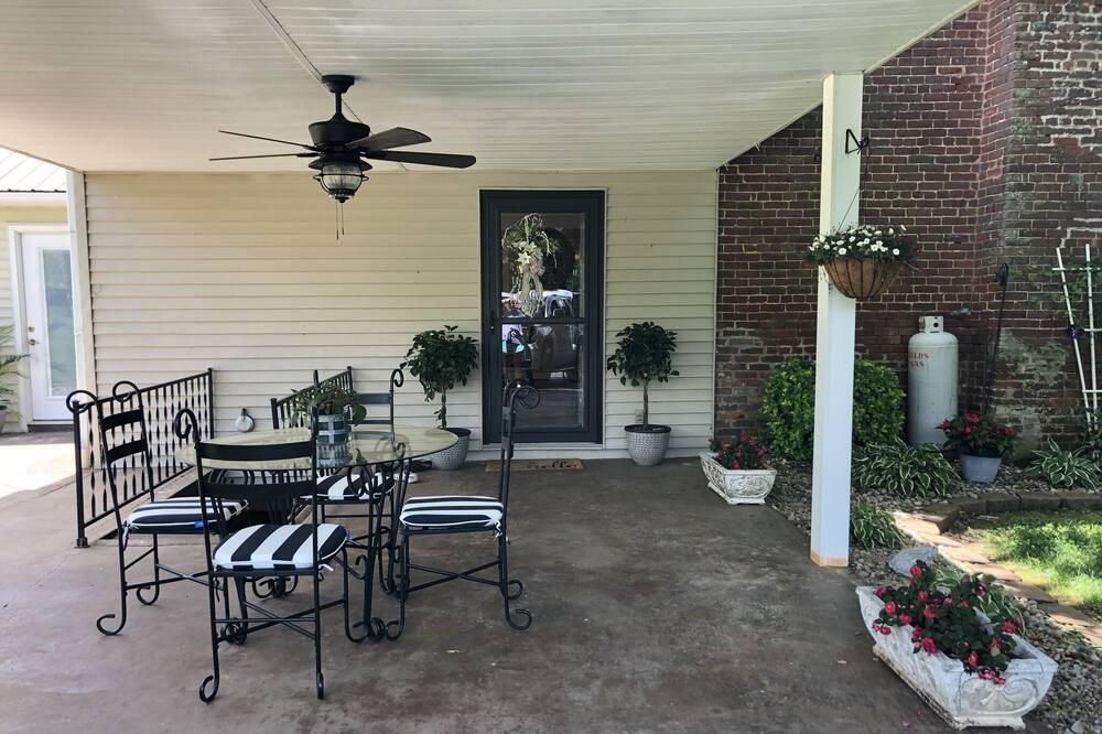 Photo of Patio Balcony in Tompkinsville