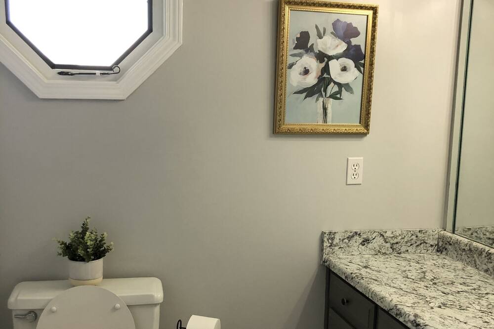 Photo of Bathroom in Tompkinsville