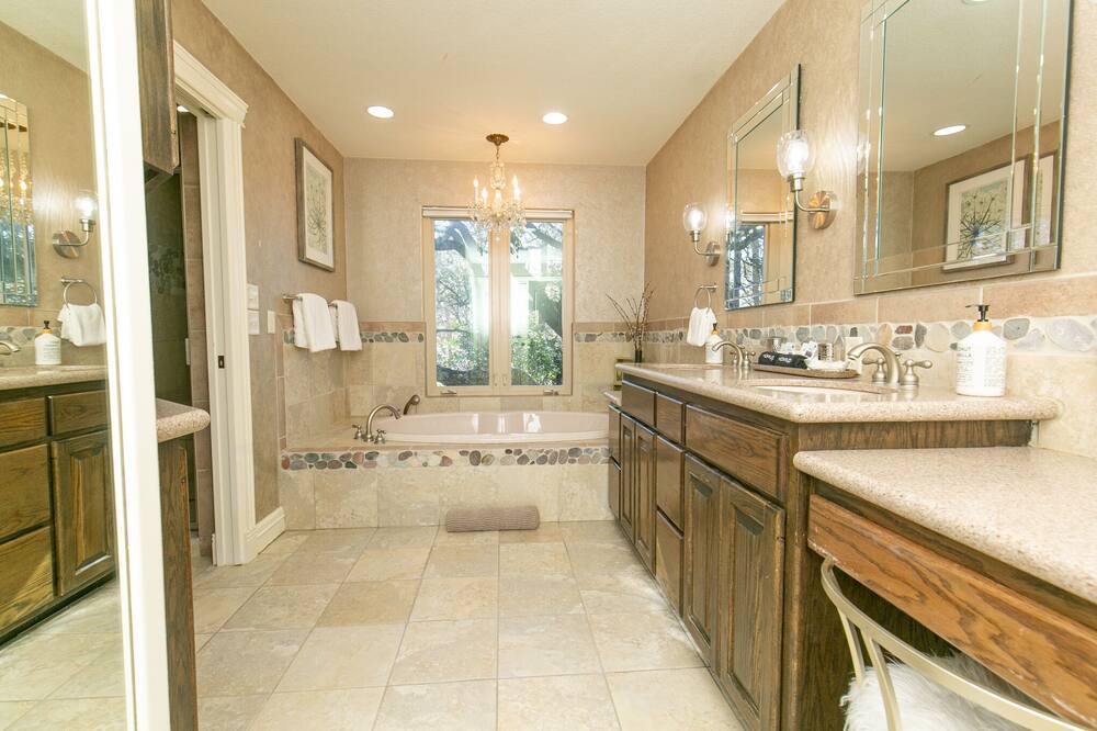 Photo of Bathroom in Council Creek South