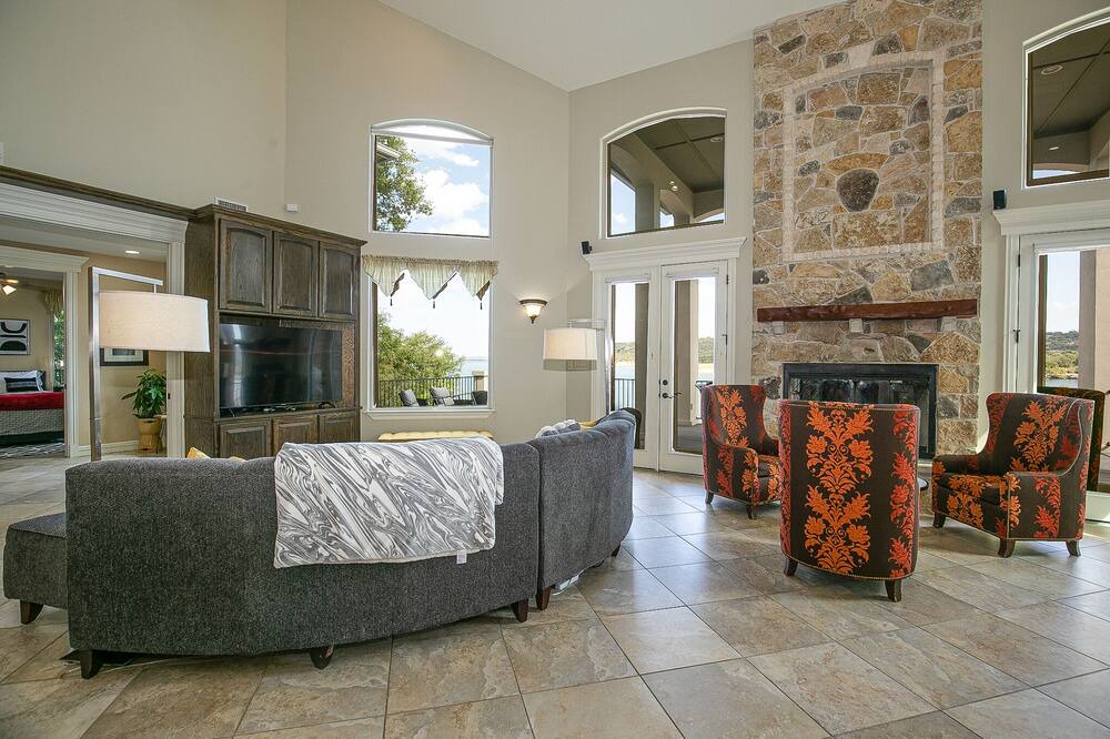 Photo of Livingroom in Council Creek South