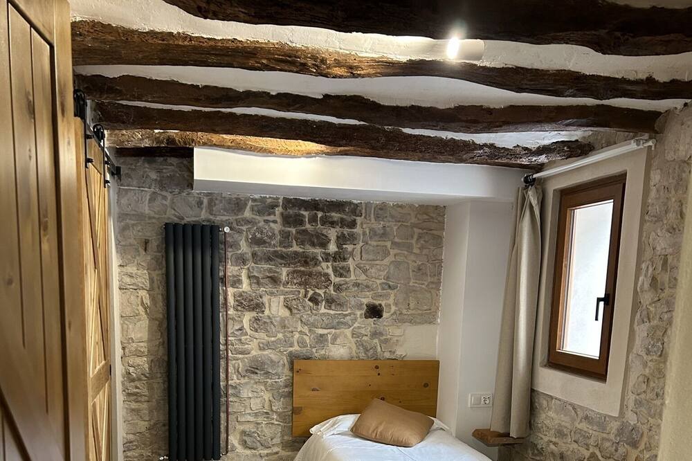 Photo of Bedroom in Llorac