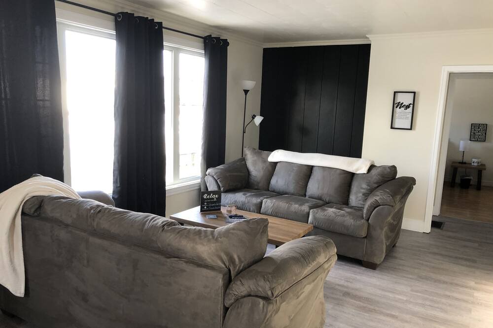 Photo of Livingroom in Arnold's Cove