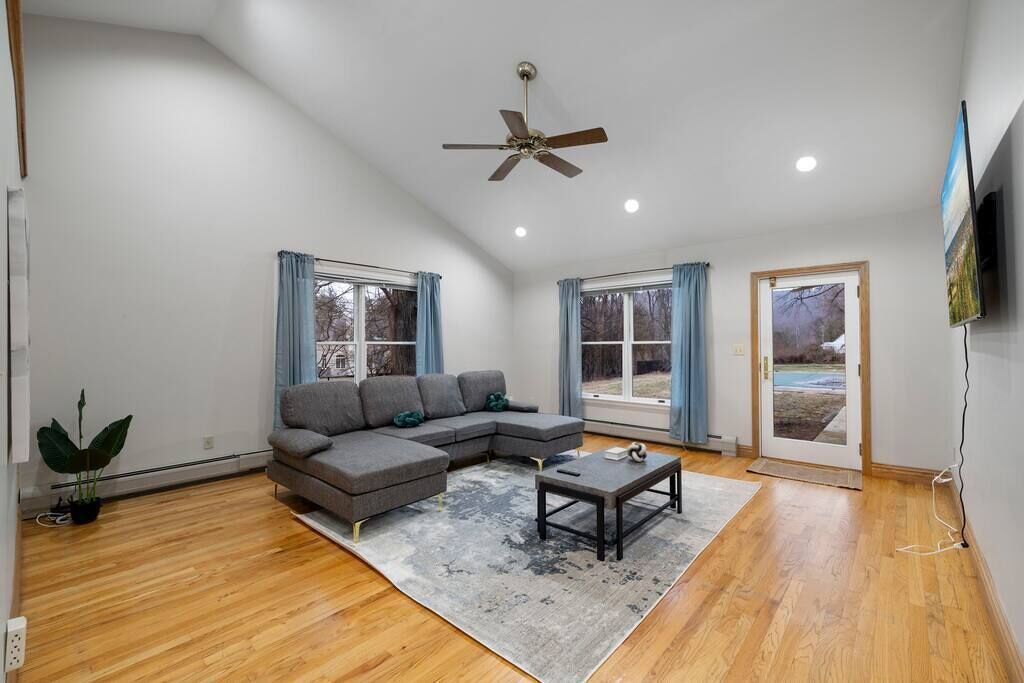 Photo of Livingroom in Town of Ramapo